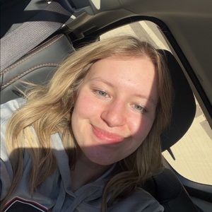 Meet your Posher, Dayna